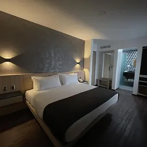 Fato 4* Queretaro
